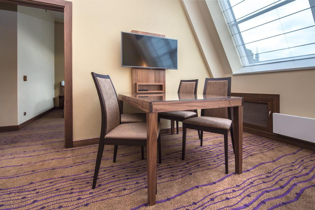 Merchants Crown Suites And Spa Prague Exterior photo A suite at the hotel